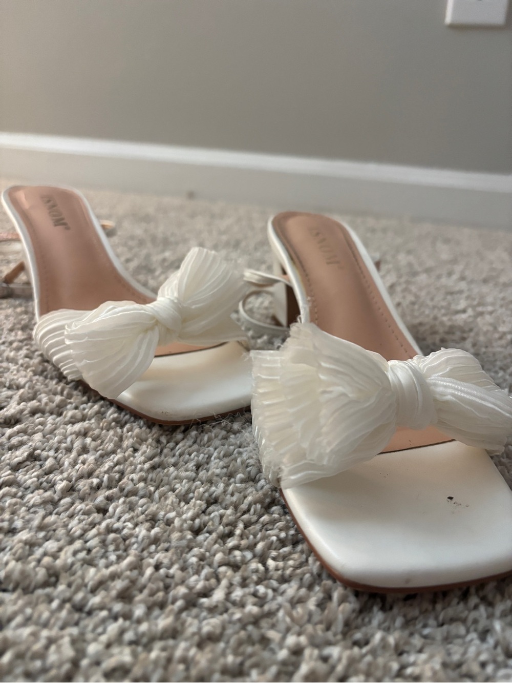 Elegant White Bow Slide Sandals - Women